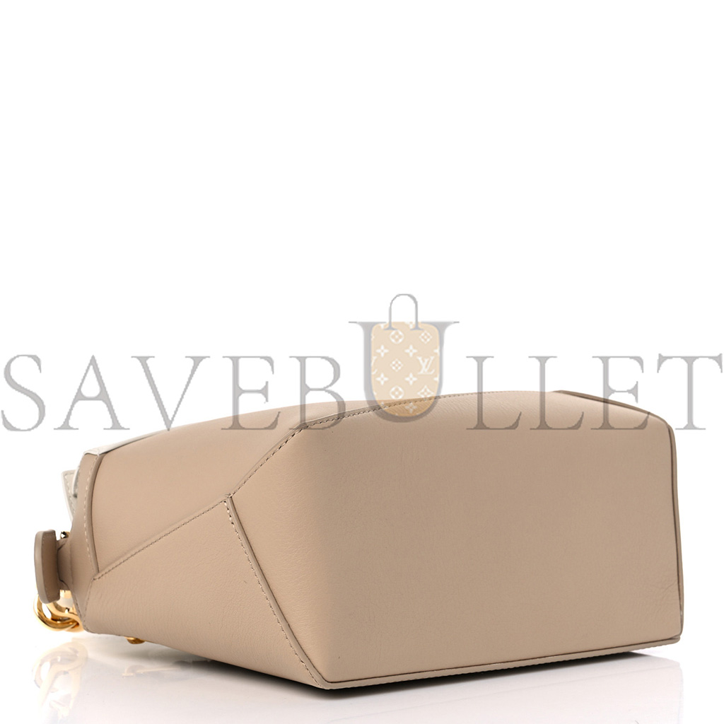 LOEWE CLASSIC CALFSKIN SMALL PUZZLE EDGE BAG SOFT WHITE PAPER CRAFT (24*16.5*10.5cm) LOEWE CLASSIC CALFSKIN SMALL PUZZLE EDGE BAG SOFT WHITE PAPER CRAFT (24*16.5*10.5cm)