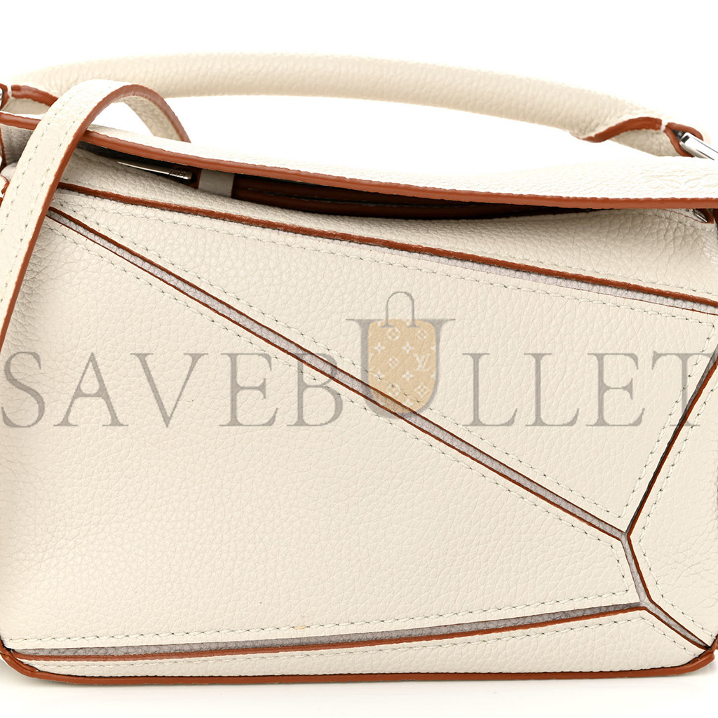 LOEWE CALFSKIN MINI PUZZLE BAG SOFT WHITE (18*12.5*8cm) LOEWE CALFSKIN MINI PUZZLE BAG SOFT WHITE (18*12.5*8cm)