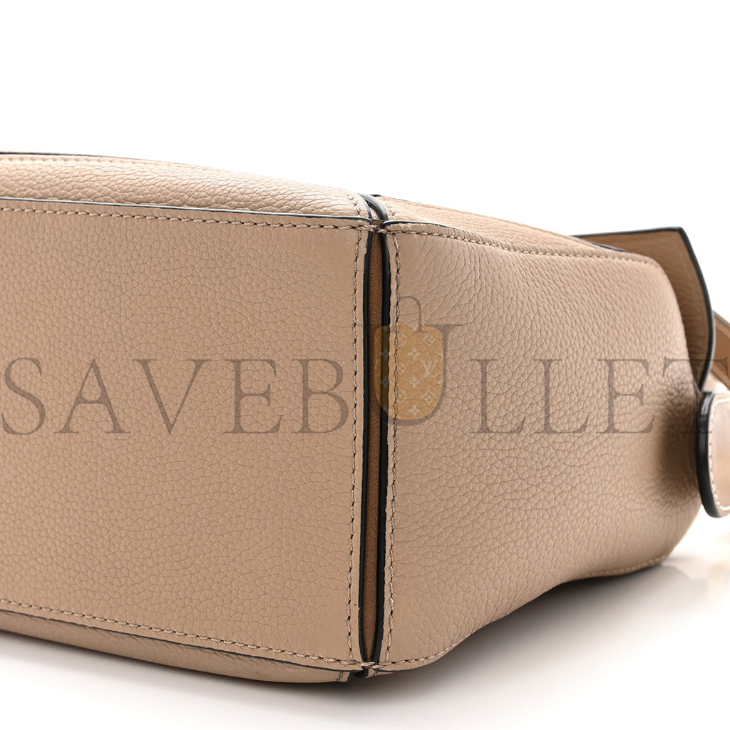 LOEWE GRAINED CALFSKIN SMALL PUZZLE BAG SAND MINK (24*16.5*10.5cm) LOEWE GRAINED CALFSKIN SMALL PUZZLE BAG SAND MINK (24*16.5*10.5cm)
