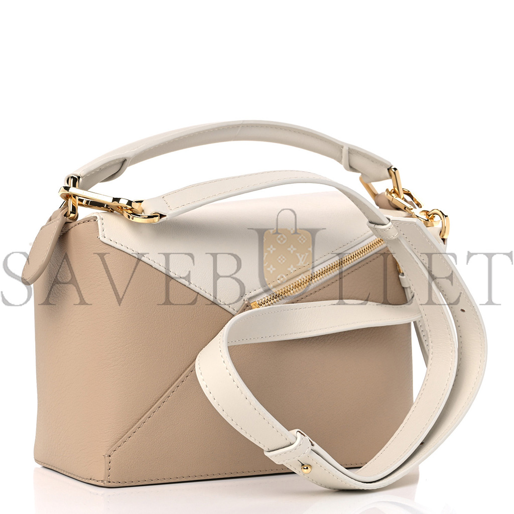 LOEWE CLASSIC CALFSKIN SMALL PUZZLE EDGE BAG SOFT WHITE PAPER CRAFT (24*16.5*10.5cm) LOEWE CLASSIC CALFSKIN SMALL PUZZLE EDGE BAG SOFT WHITE PAPER CRAFT (24*16.5*10.5cm)