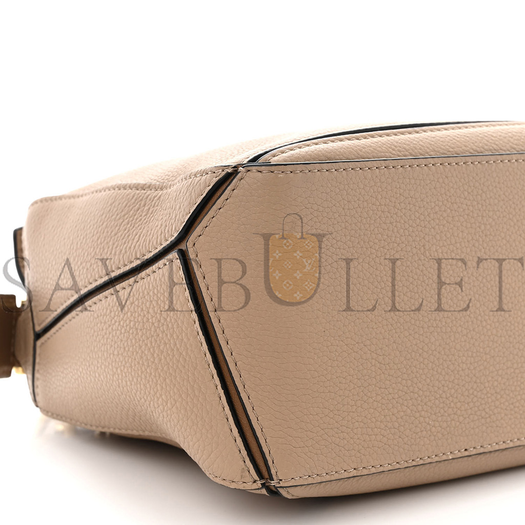 LOEWE GRAINED CALFSKIN SMALL PUZZLE BAG SAND MINK (24*16.5*10.5cm) LOEWE GRAINED CALFSKIN SMALL PUZZLE BAG SAND MINK (24*16.5*10.5cm)