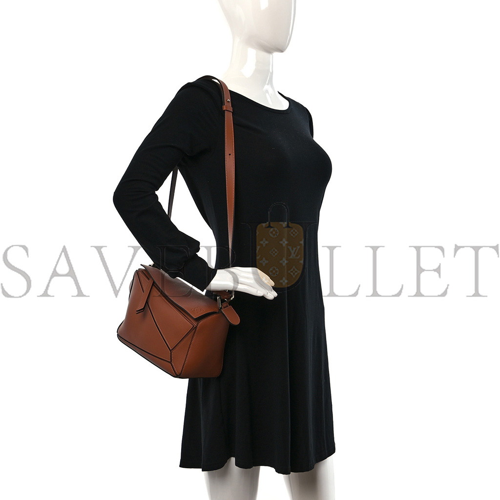LOEWE CALFSKIN SMALL PUZZLE BAG TAN (24*16.5*10.5cm) LOEWE CALFSKIN SMALL PUZZLE BAG TAN (24*16.5*10.5cm)