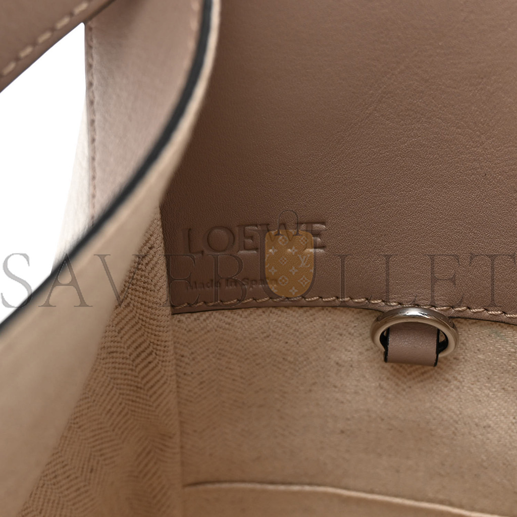 LOEWE CALFSKIN SMALL HAMMOCK SHOULDER BAG AVOCADO GREEN SAND (30*25*13.5cm) LOEWE CALFSKIN SMALL HAMMOCK SHOULDER BAG AVOCADO GREEN SAND (30*25*13.5cm)