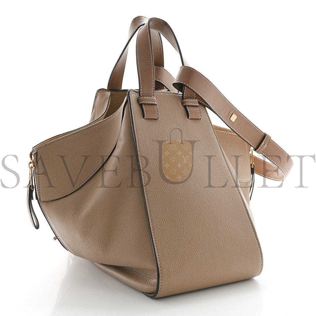 LOEWE CALFSKIN MEDIUM HAMMOCK SHOULDER BAG SAND MINK (33*30*17cm) LOEWE CALFSKIN MEDIUM HAMMOCK SHOULDER BAG SAND MINK (33*30*17cm)