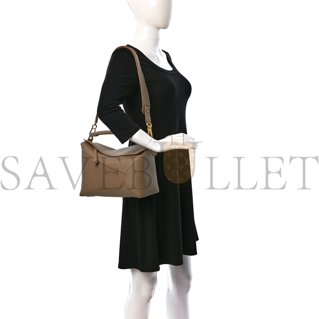 LOEWE GRAINED CALFSKIN SMALL PUZZLE EDGE BAG SAND (24*16.5*10.5cm) LOEWE GRAINED CALFSKIN SMALL PUZZLE EDGE BAG SAND (24*16.5*10.5cm)