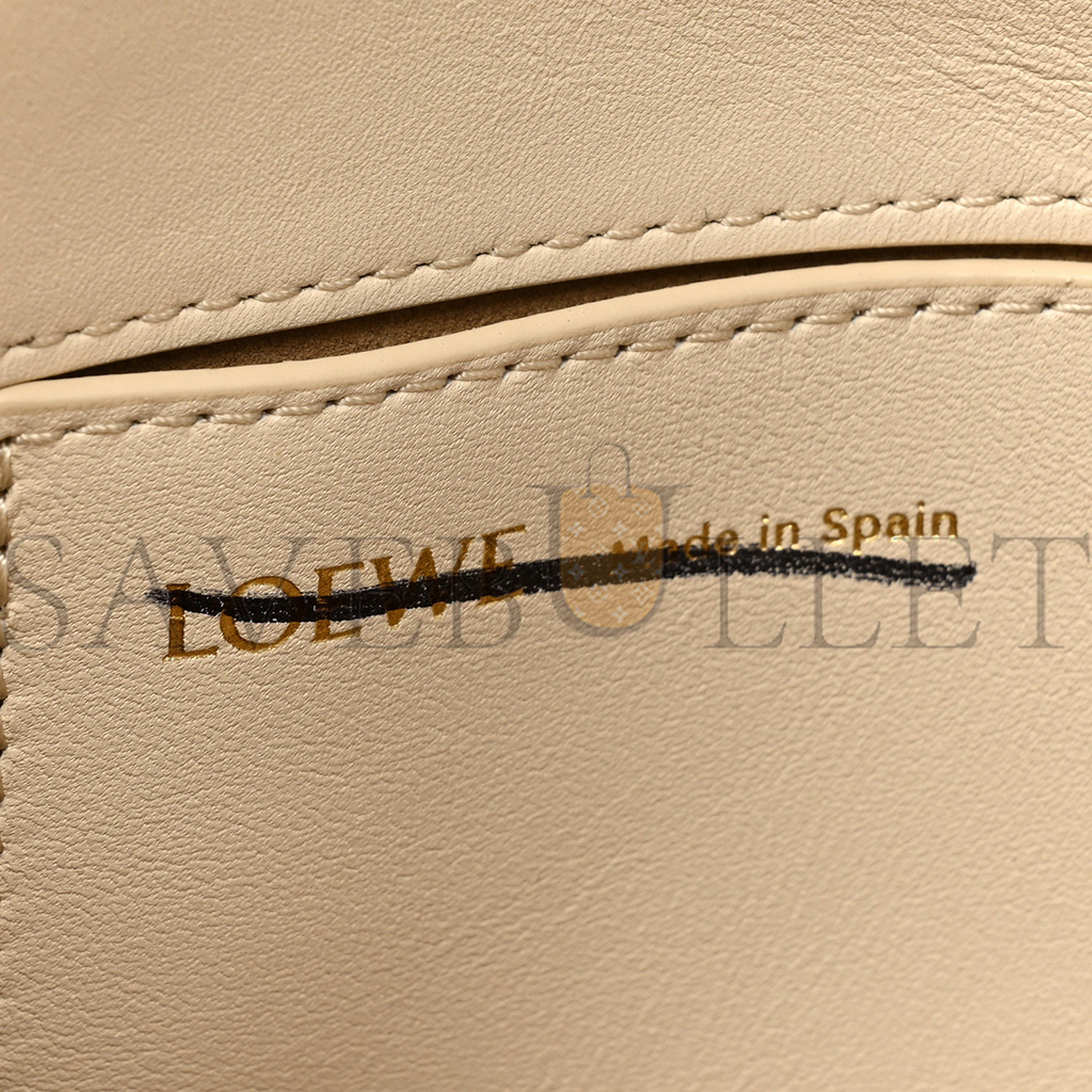 LOEWE SHINY NAPPA CALFSKIN PASEO SATCHEL ANGORA (24*18*6cm) LOEWE SHINY NAPPA CALFSKIN PASEO SATCHEL ANGORA (24*18*6cm)