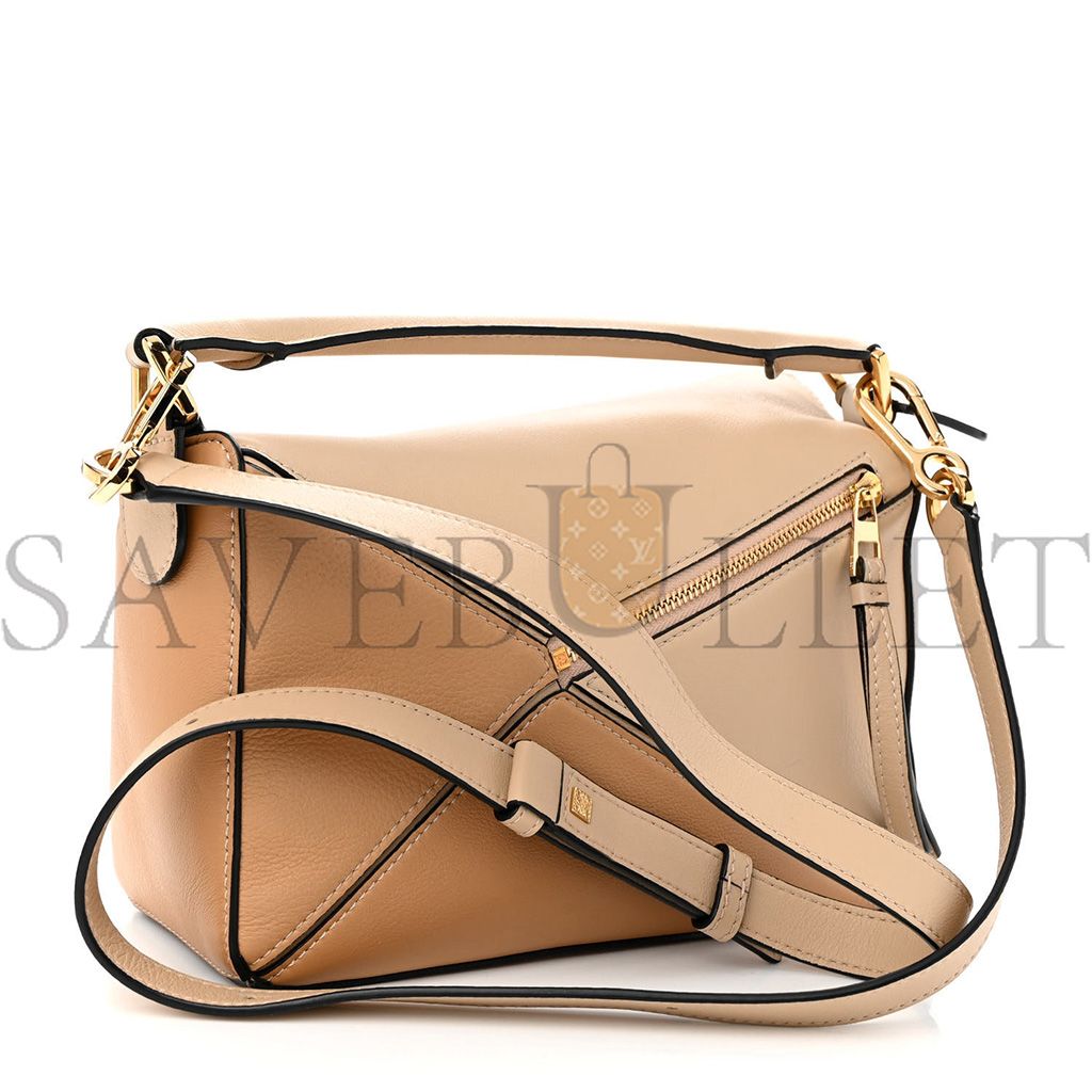 LOEWE CALFSKIN SMALL PUZZLE BAG DUSTY BEIGE SOFT WHITE (24*16.5*10.5cm) LOEWE CALFSKIN SMALL PUZZLE BAG DUSTY BEIGE SOFT WHITE (24*16.5*10.5cm)