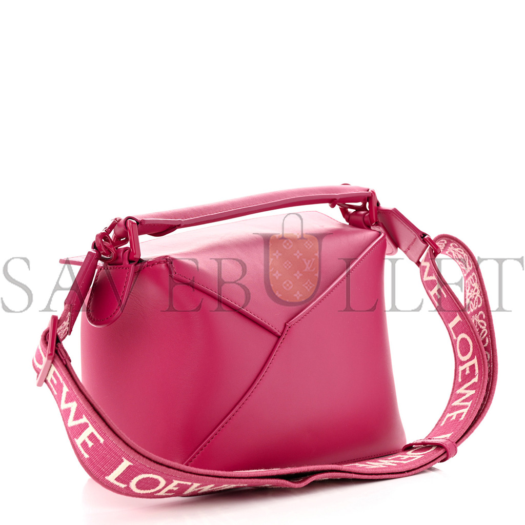 LOEWE SATIN CALFSKIN MONOCHROME SMALL PUZZLE EDGE BAG RUBY RED GLAZE (24*16.5*10.5cm) LOEWE SATIN CALFSKIN MONOCHROME SMALL PUZZLE EDGE BAG RUBY RED GLAZE (24*16.5*10.5cm)