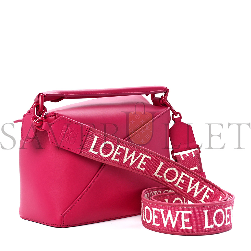 LOEWE SATIN CALFSKIN MONOCHROME SMALL PUZZLE EDGE BAG RUBY RED GLAZE (24*16.5*10.5cm) LOEWE SATIN CALFSKIN MONOCHROME SMALL PUZZLE EDGE BAG RUBY RED GLAZE (24*16.5*10.5cm)