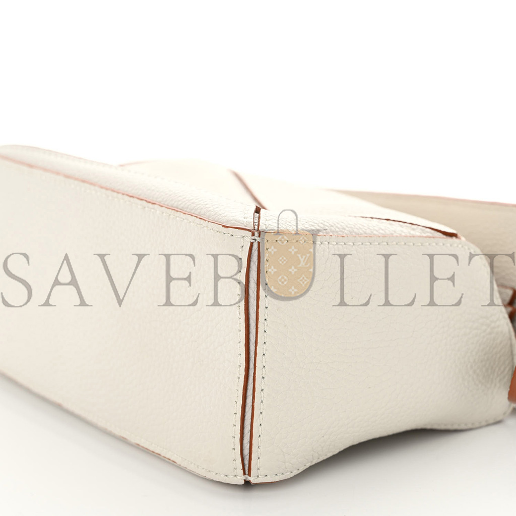 LOEWE CALFSKIN MINI PUZZLE BAG SOFT WHITE (18*12.5*8cm) LOEWE CALFSKIN MINI PUZZLE BAG SOFT WHITE (18*12.5*8cm)