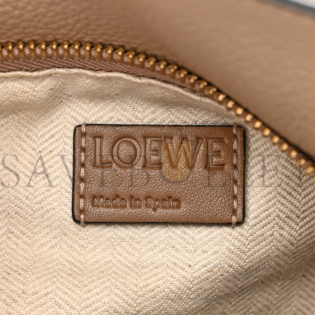 LOEWE GRAINED CALFSKIN SMALL PUZZLE BAG SAND MINK (24*16.5*10.5cm) LOEWE GRAINED CALFSKIN SMALL PUZZLE BAG SAND MINK (24*16.5*10.5cm)