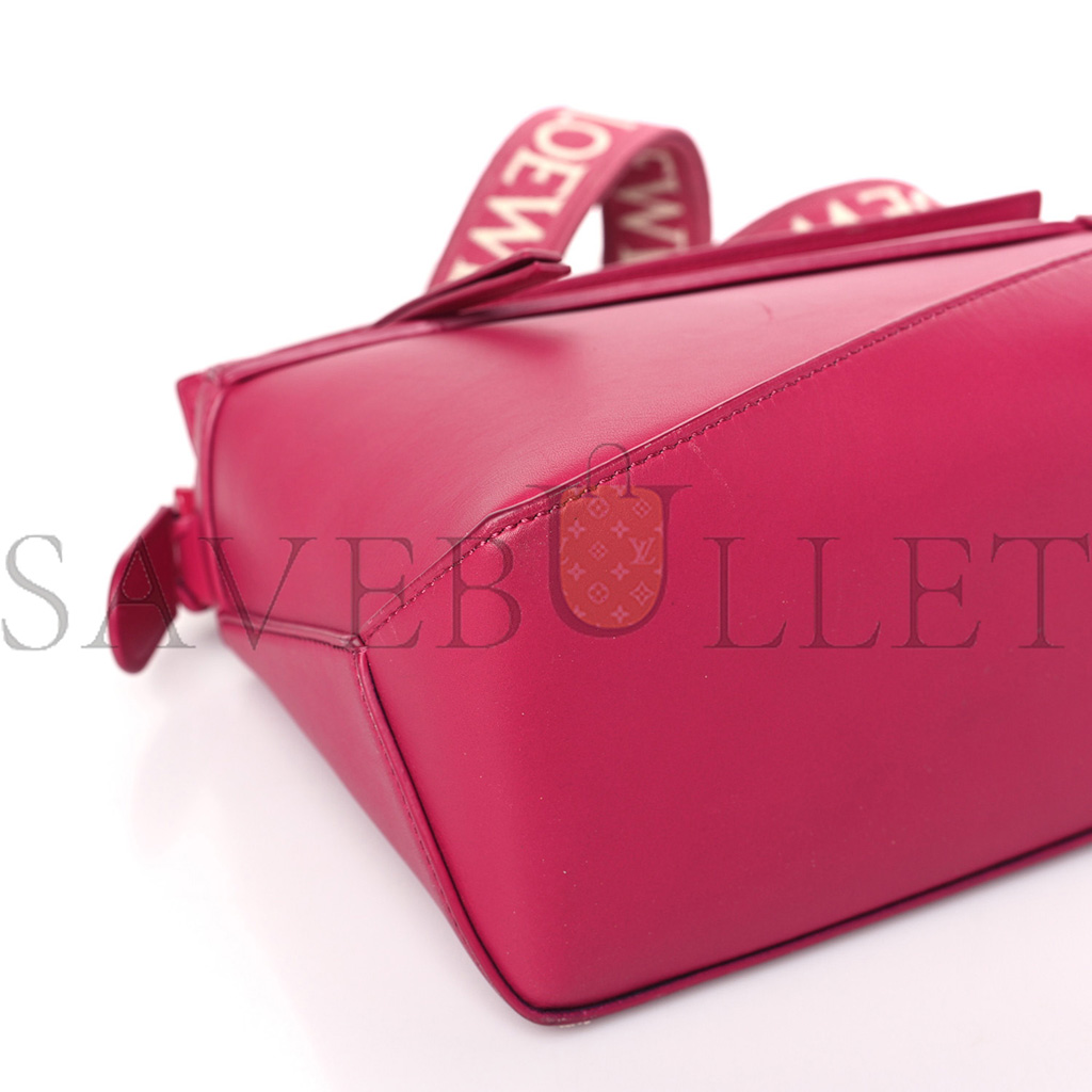 LOEWE SATIN CALFSKIN MONOCHROME SMALL PUZZLE EDGE BAG RUBY RED GLAZE (24*16.5*10.5cm) LOEWE SATIN CALFSKIN MONOCHROME SMALL PUZZLE EDGE BAG RUBY RED GLAZE (24*16.5*10.5cm)