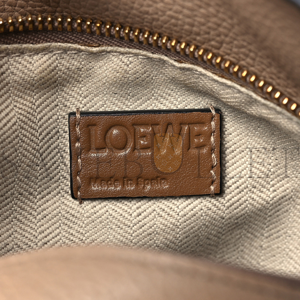 LOEWE GRAINED CALFSKIN SMALL PUZZLE BAG SAND MINK (24*16.5*10.5cm) LOEWE GRAINED CALFSKIN SMALL PUZZLE BAG SAND MINK (24*16.5*10.5cm)