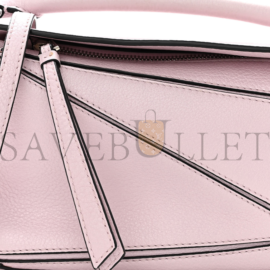LOEWE CALFSKIN MINI PUZZLE BAG ICY PINK (18*12.5*8cm) LOEWE CALFSKIN MINI PUZZLE BAG ICY PINK (18*12.5*8cm)