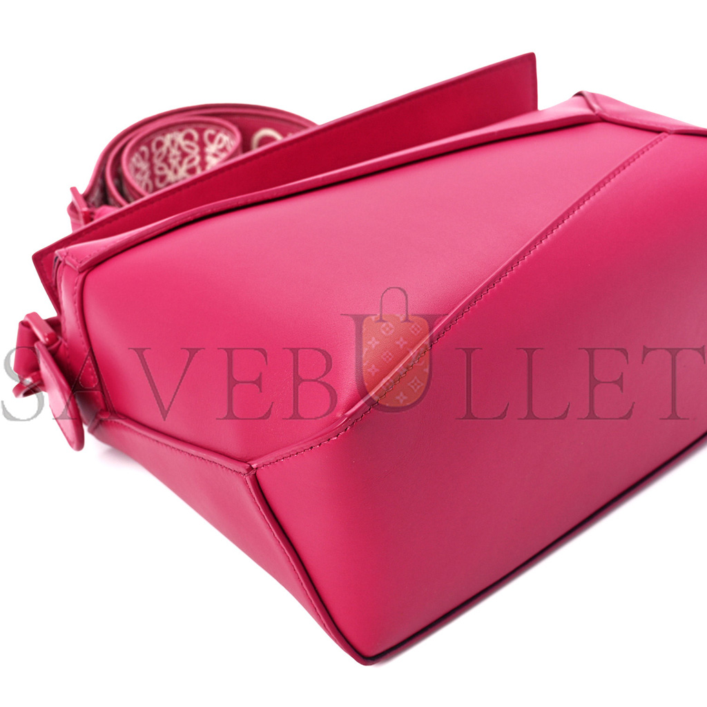 LOEWE SATIN CALFSKIN MONOCHROME SMALL PUZZLE EDGE BAG RUBY RED GLAZE (24*16.5*10.5cm) LOEWE SATIN CALFSKIN MONOCHROME SMALL PUZZLE EDGE BAG RUBY RED GLAZE (24*16.5*10.5cm)