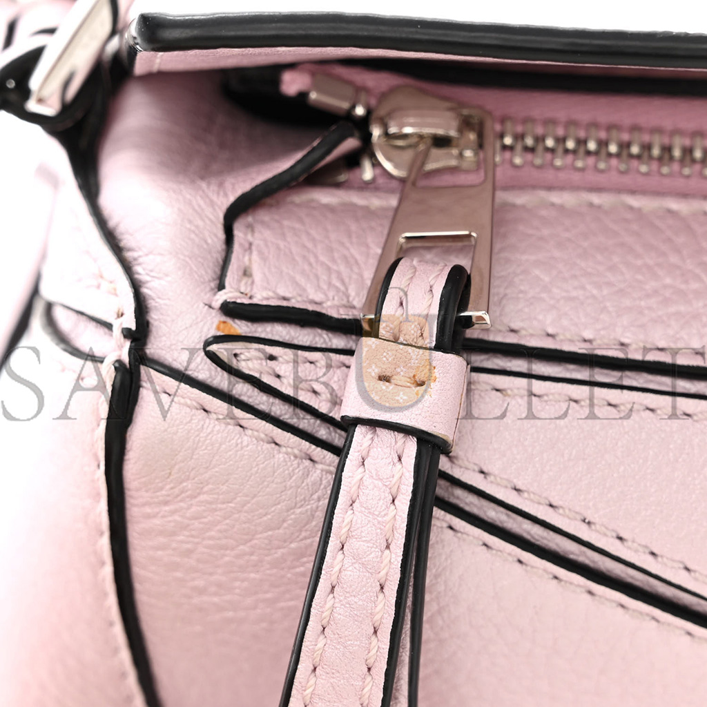 LOEWE CALFSKIN MINI PUZZLE BAG ICY PINK (18*12.5*8cm) LOEWE CALFSKIN MINI PUZZLE BAG ICY PINK (18*12.5*8cm)