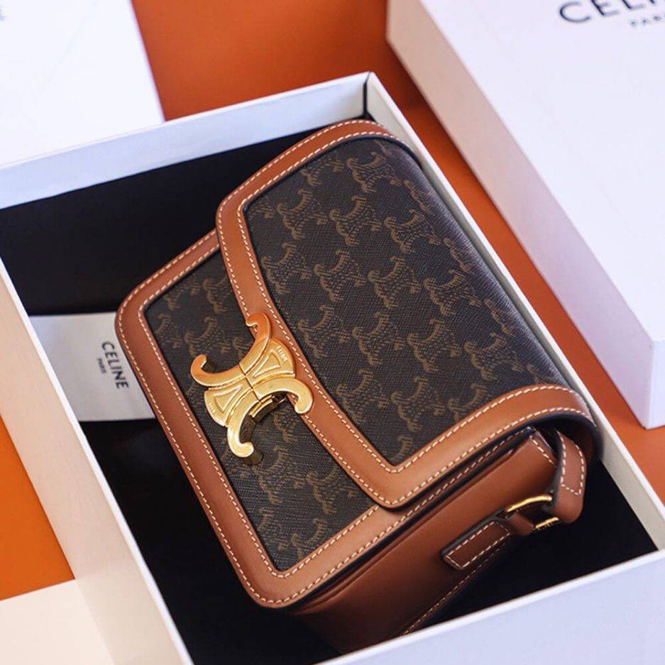 CELINE TEEN TRIOMPHE BAG 188882BZ4.04LU (18.5*14*6cm) CELINE TEEN TRIOMPHE BAG 188882BZ4.04LU (18.5*14*6cm)