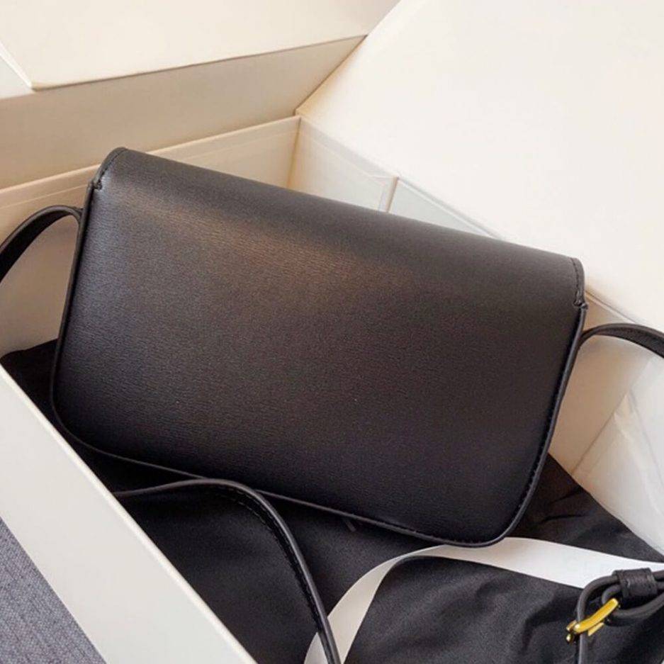 CELINE TRIOMPHE SHOULDER BAG 194143BF4.38NO (20cm*10cm*4cm) CELINE TRIOMPHE SHOULDER BAG 194143BF4.38NO (20cm*10cm*4cm)