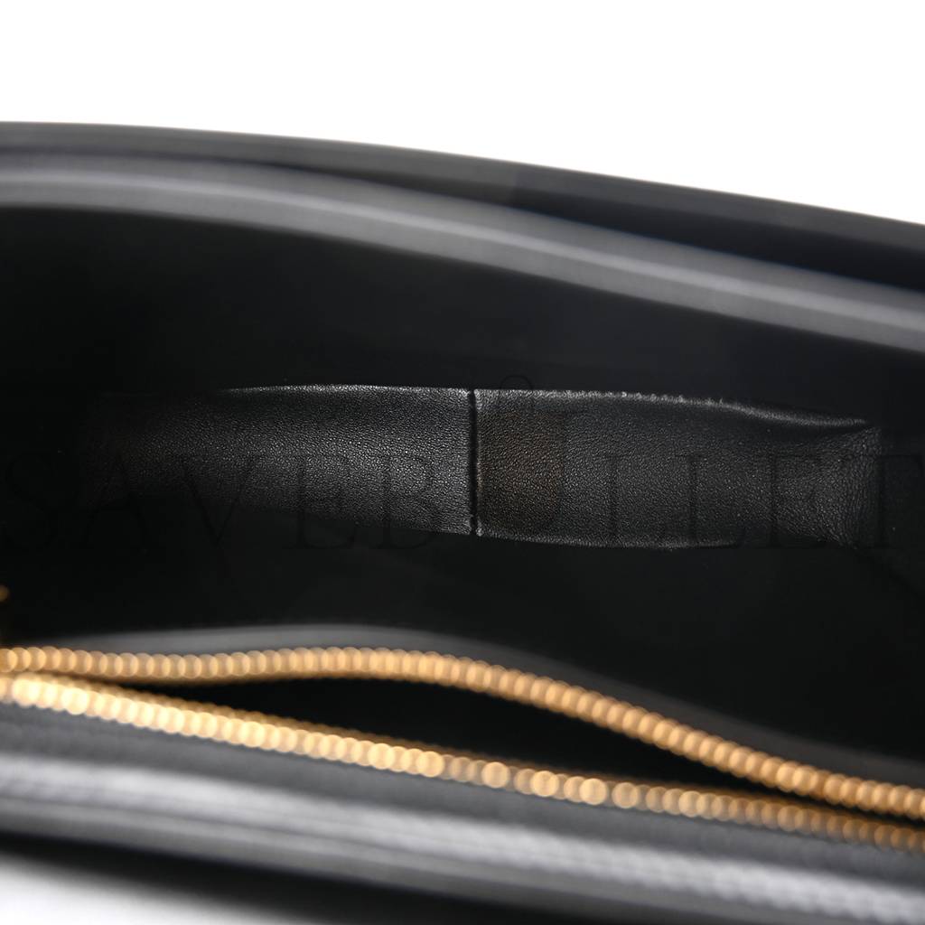 CELINE SHINY CALFSKIN TEEN TRIOMPHE BLACK (18*13*6cm) CELINE SHINY CALFSKIN TEEN TRIOMPHE BLACK (18*13*6cm)
