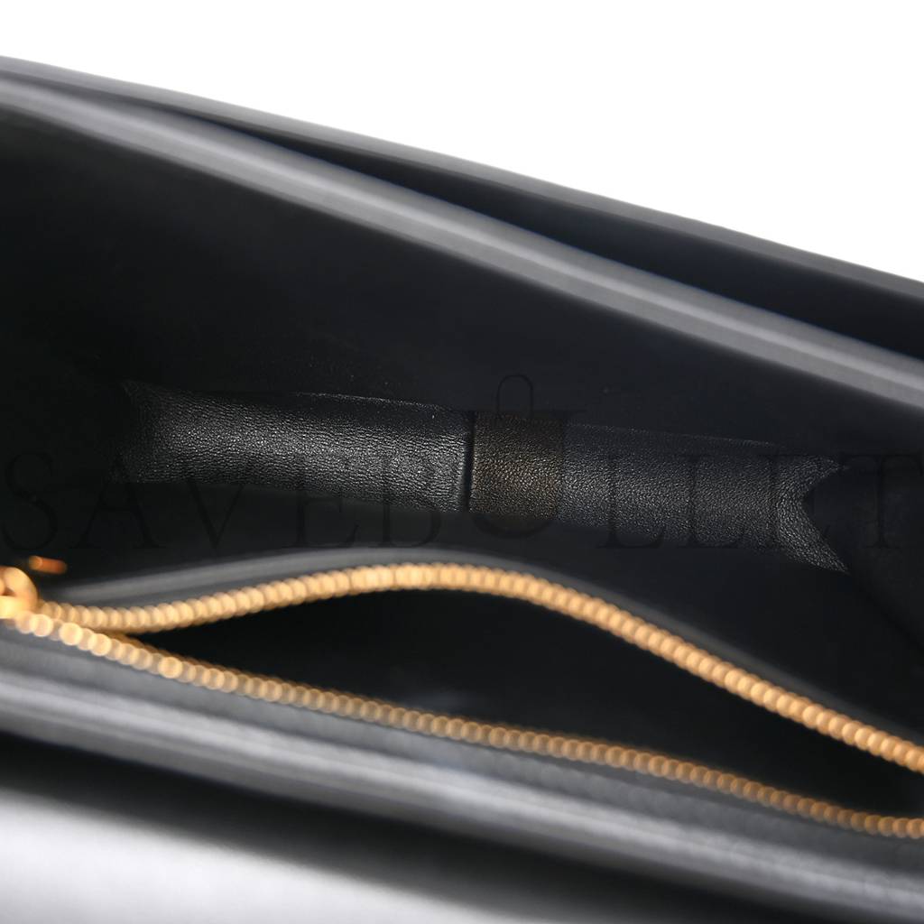 CELINE SHINY CALFSKIN TEEN TRIOMPHE BLACK (19*14*6cm) CELINE SHINY CALFSKIN TEEN TRIOMPHE BLACK (19*14*6cm)