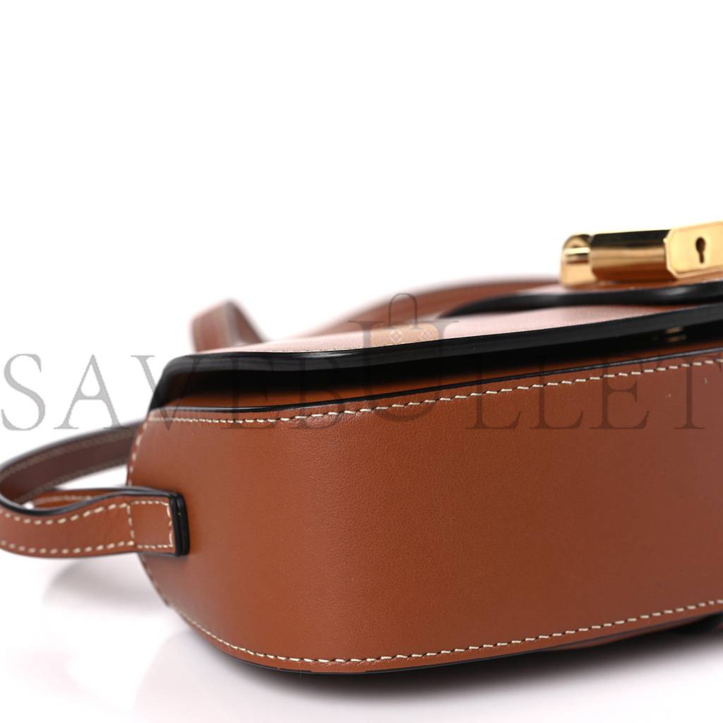 CELINE SMOOTH CALFSKIN TABOU CLUTCH ON STRAP TAN (20*10*5cm) CELINE SMOOTH CALFSKIN TABOU CLUTCH ON STRAP TAN (20*10*5cm)