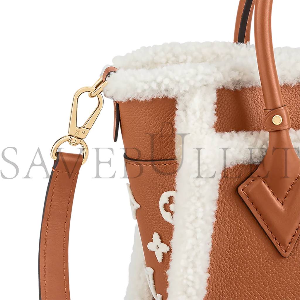 LOUIS VUITTON ON MY SIDE PM M58918 (25*20*12cm) LOUIS VUITTON ON MY SIDE PM M58918 (25*20*12cm)