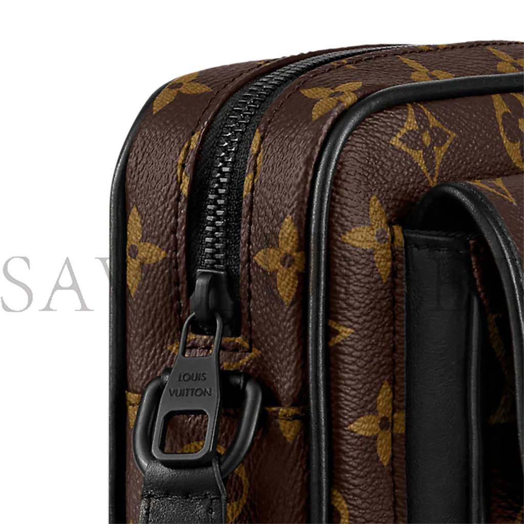 LOUIS VUITTON CHRISTOPHER WEARABLE WALLET M69404 (15*17*8cm) LOUIS VUITTON CHRISTOPHER WEARABLE WALLET M69404 (15*17*8cm)