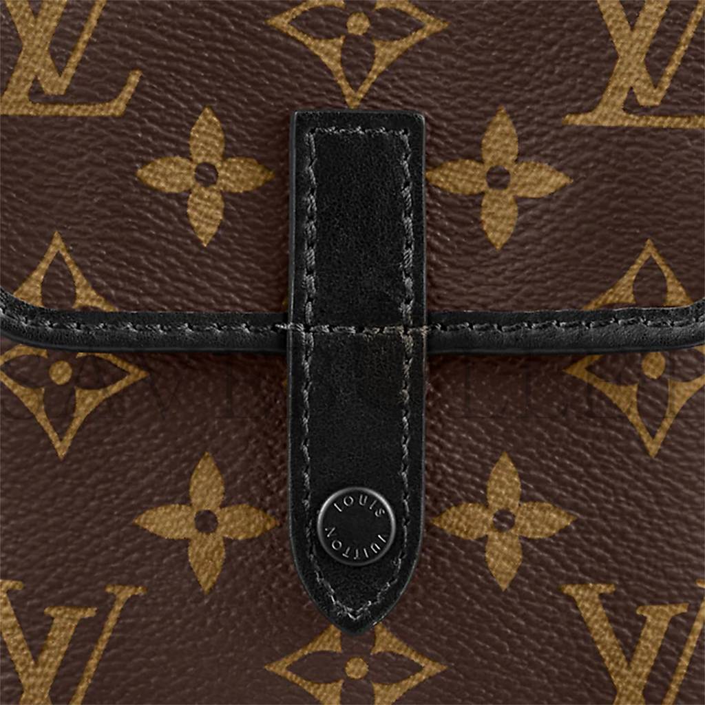 LOUIS VUITTON CHRISTOPHER WEARABLE WALLET M69404 (15*17*8cm) LOUIS VUITTON CHRISTOPHER WEARABLE WALLET M69404 (15*17*8cm)