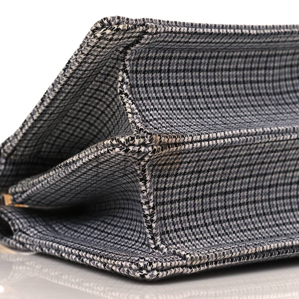 FENDI WOOL FABRIC JACQUARD CUOIO HOUNDSTOOTH FF 1974 PETITE PEEKABOO I SEE U SATCHEL GREY BLACK (20*15*11cm) FENDI WOOL FABRIC JACQUARD CUOIO HOUNDSTOOTH FF 1974 PETITE PEEKABOO I SEE U SATCHEL GREY BLACK (20*15*11cm)