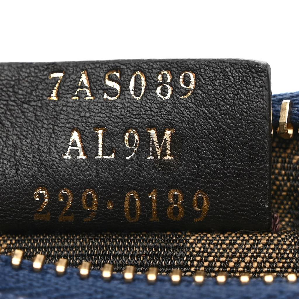 FENDI DENIM SHINY NAPPA NANO FENDIGRAPHY HOBO CHARM BLUE MORO (16*10*5cm) FENDI DENIM SHINY NAPPA NANO FENDIGRAPHY HOBO CHARM BLUE MORO (16*10*5cm)