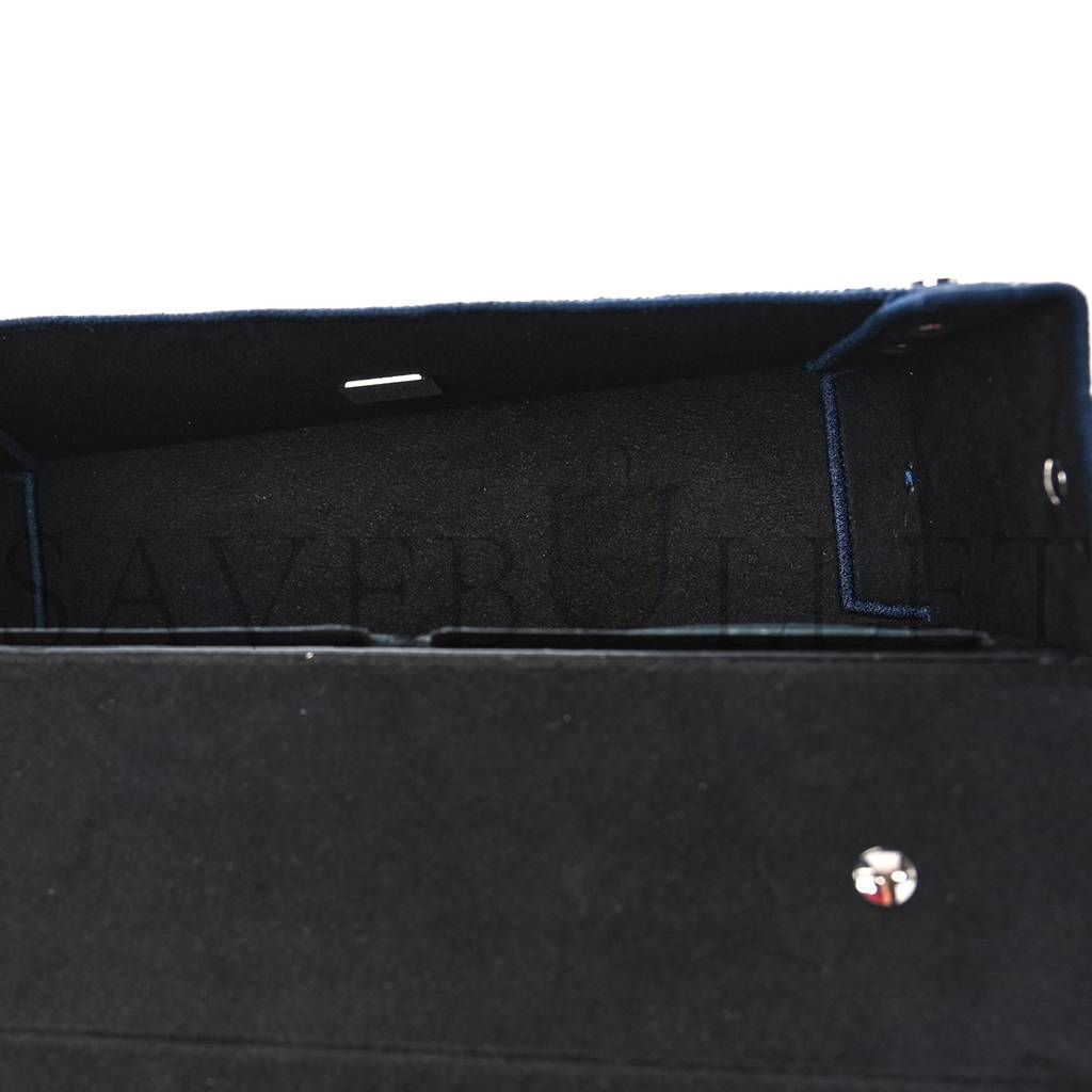 FENDI FABRIC JACQUARD REACTIVE JEAN DENIM VITELLO COVER FF BAGUETTE SOFT TRUNK BLUE BLACK (21*12*6cm) FENDI FABRIC JACQUARD REACTIVE JEAN DENIM VITELLO COVER FF BAGUETTE SOFT TRUNK BLUE BLACK (21*12*6cm)