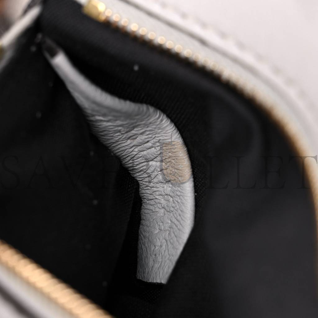 FENDI NAPPA SMALL FF EMBOSSED MIDI CHAIN BAGUETTE GHIAIA (23*13*6cm) FENDI NAPPA SMALL FF EMBOSSED MIDI CHAIN BAGUETTE GHIAIA (23*13*6cm)