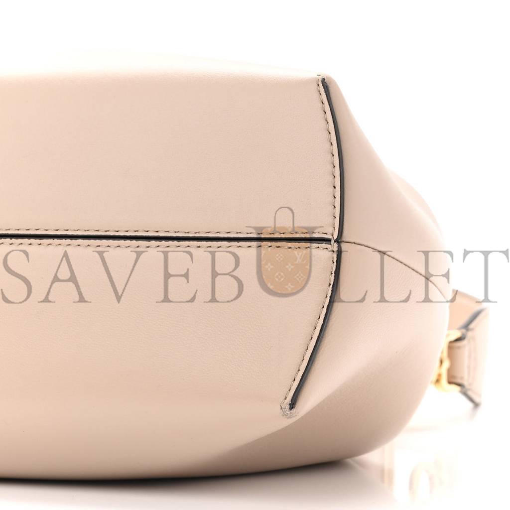 FENDI SHINY NAPPA MEDIUM FENDI FIRST NUVOLA (30*25*11cm) FENDI SHINY NAPPA MEDIUM FENDI FIRST NUVOLA (30*25*11cm)