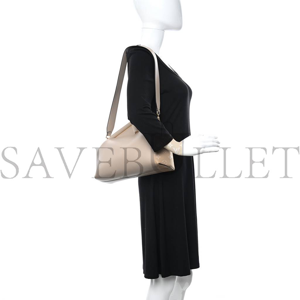 FENDI SHINY NAPPA MEDIUM FENDI FIRST POUDRE (30*25*11cm) FENDI SHINY NAPPA MEDIUM FENDI FIRST POUDRE (30*25*11cm)