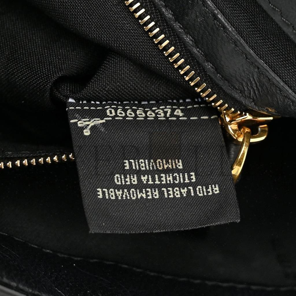 FENDI NAPPA FF 1974 EMBOSSED BAGUETTE BLACK (26*17*5cm) FENDI NAPPA FF 1974 EMBOSSED BAGUETTE BLACK (26*17*5cm)