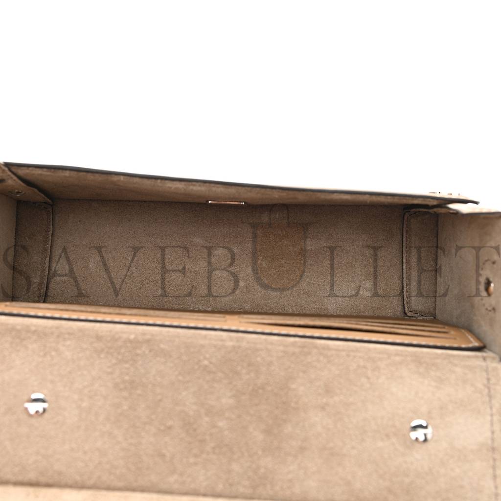 FENDI RECYCLED FABRIC JACQUARD VITELLO KING FF 1974 BAGUETTE SOFT TRUNK TOBACCO MORO SAND (21*15*6cm) FENDI RECYCLED FABRIC JACQUARD VITELLO KING FF 1974 BAGUETTE SOFT TRUNK TOBACCO MORO SAND (21*15*6cm)