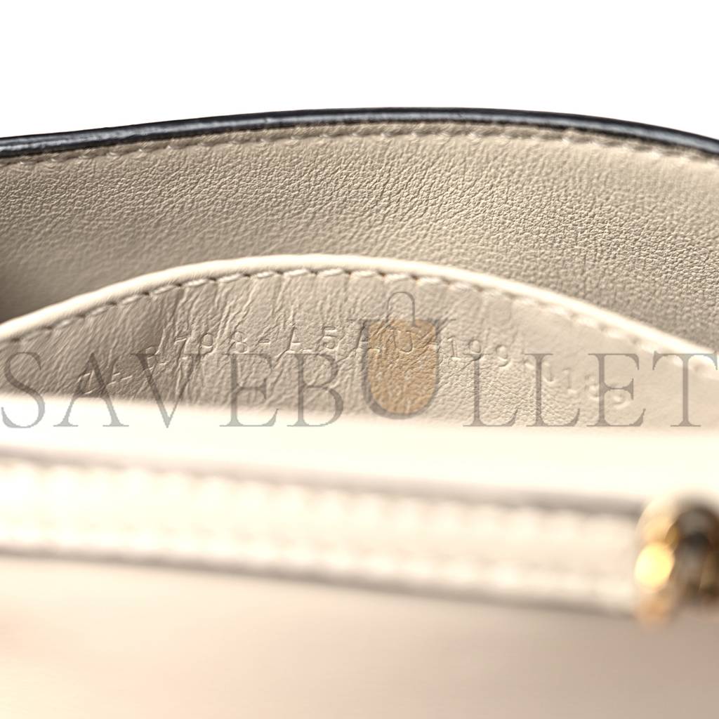 FENDI PATENT NANO BAGUETTE BELT CHARM WHITE (10*7*2cm) FENDI PATENT NANO BAGUETTE BELT CHARM WHITE (10*7*2cm)