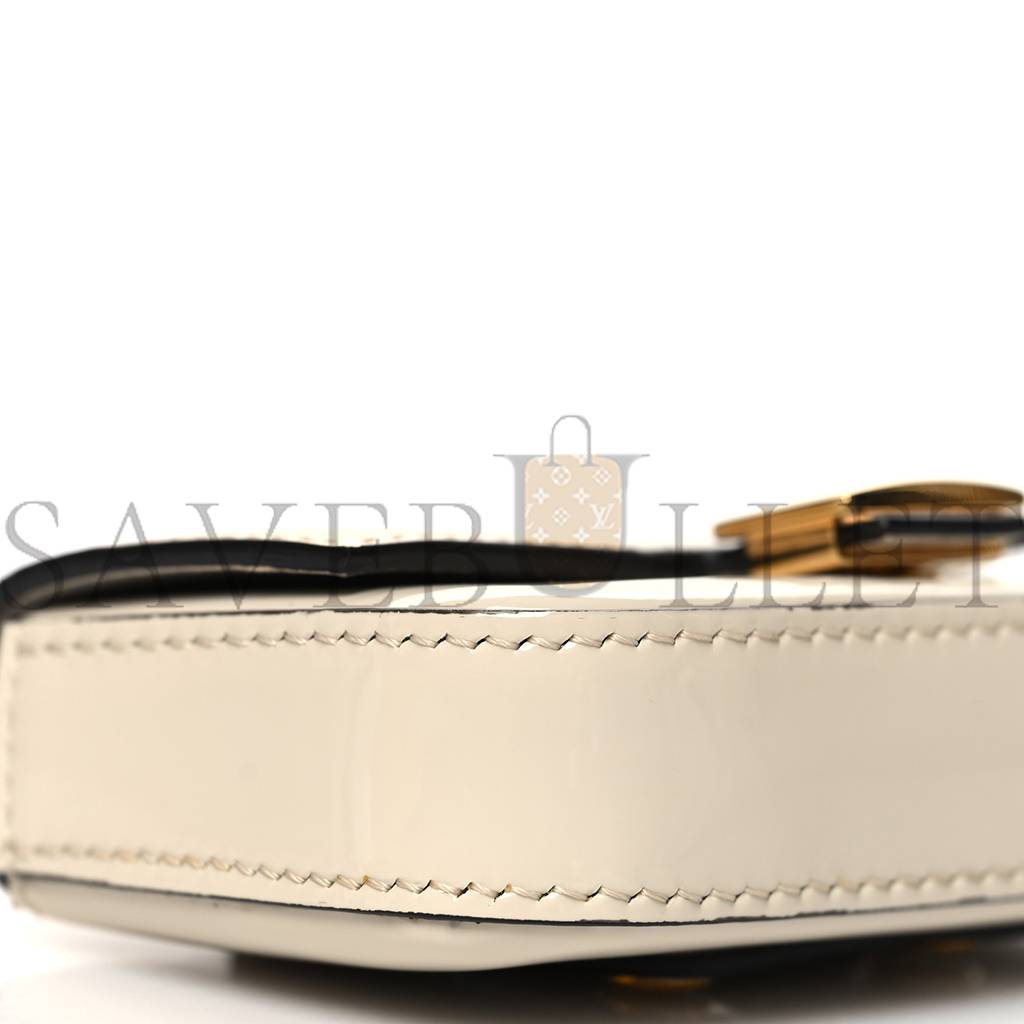 FENDI PATENT NANO BAGUETTE BELT CHARM WHITE (10*7*2cm) FENDI PATENT NANO BAGUETTE BELT CHARM WHITE (10*7*2cm)