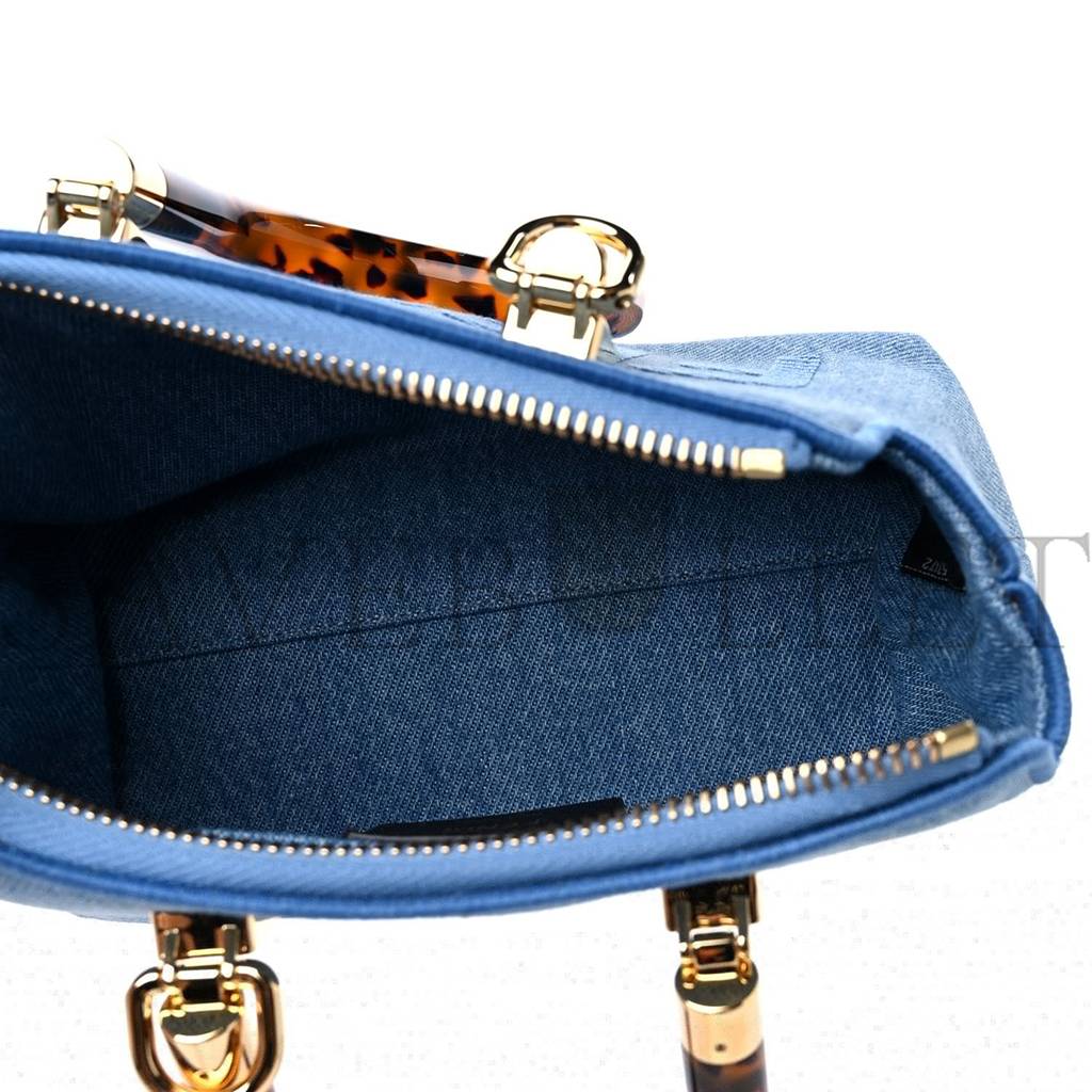 FENDI DENIM VITELLO KING PLEXIGLASS LOGO EMBROIDERED MINI BY THE WAY TOP HANDLE BOSTON BAG LIGHT BLUE (18*10*9cm) FENDI DENIM VITELLO KING PLEXIGLASS LOGO EMBROIDERED MINI BY THE WAY TOP HANDLE BOSTON BAG LIGHT BLUE (18*10*9cm)