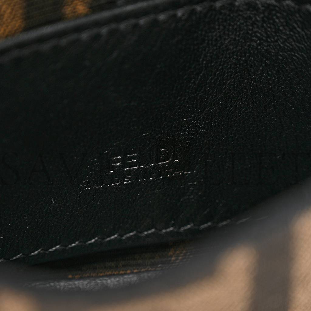 FENDI FABRIC JACQUARD FF 1974 NANO BAGUETTE CHARM TOBACCO MORO BLACK (10*6*3cm) FENDI FABRIC JACQUARD FF 1974 NANO BAGUETTE CHARM TOBACCO MORO BLACK (10*6*3cm)